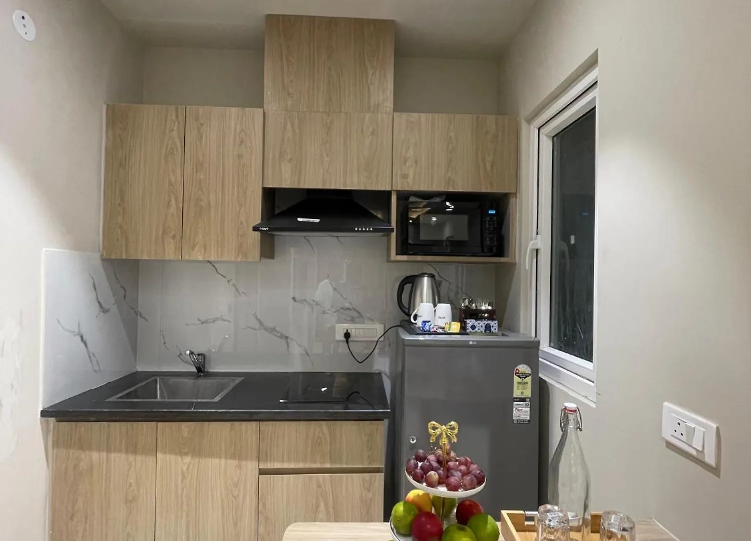 Stayo Rooms Premium Studio Garden View Gurgaon Hindistan